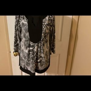Jaclyn Smith black and white tunic size large